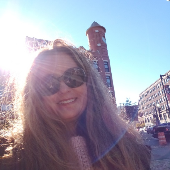 Meet your Posher, Wendy - Picture 2 of 3